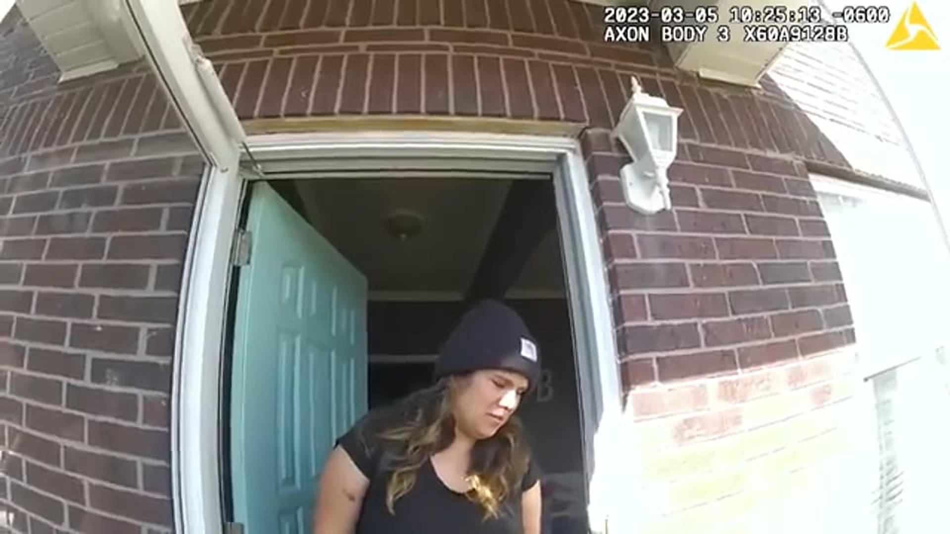 11_ Hero Cops Save Mom Trapped in House of Horrors With of her husband